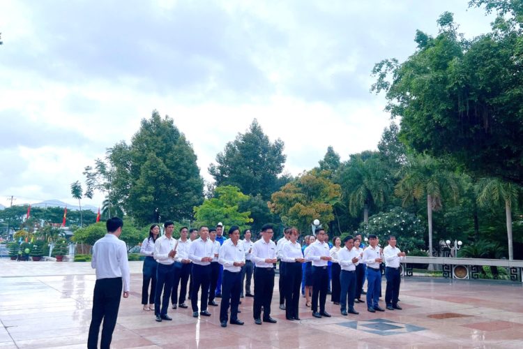 Công ty Cổ phần Cấp nước Phú Mỹ dâng hương tưởng niệm các Anh hùng liệt sĩ nhân kỷ niệm 79 năm Ngày Thương binh – Liệt sĩ
