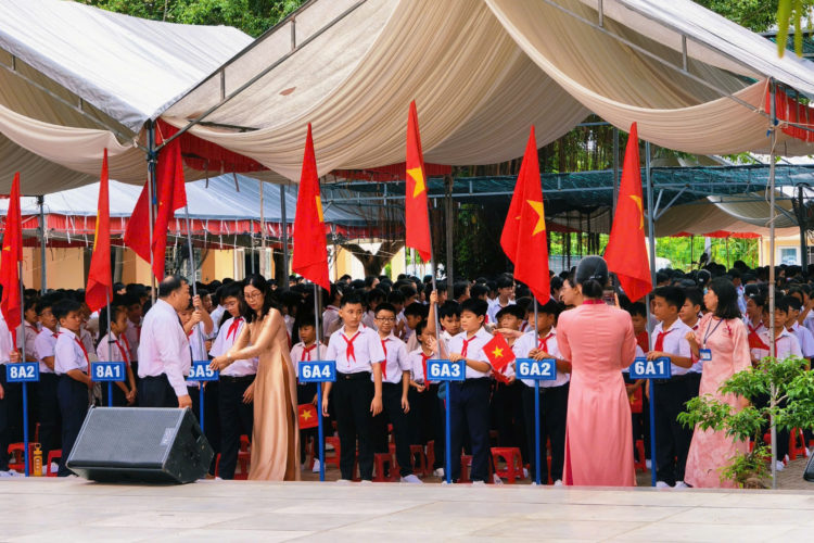 Phumy Wasuco tiếp sức đến trường cùng học sinh có hoàn cảnh khó khăn